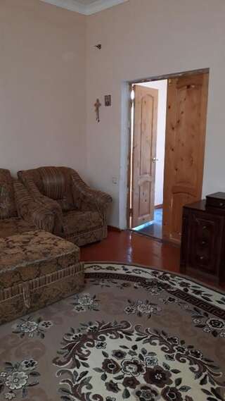 Гостевой дом Guest house U Svety Сухум Классический трехместный номер-10