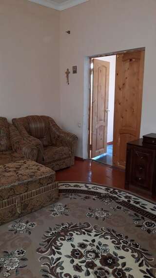 Гостевой дом Guest house U Svety Сухум Классический трехместный номер-4